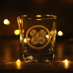 圓形和不同的鷹羽毛[10大家族徽章]威士忌酒杯 第3張的照片