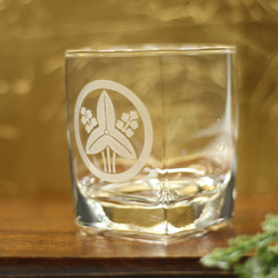 Maru ni tachizawa 紋章 [10 大家族紋章] 威士忌酒杯 第5張的照片