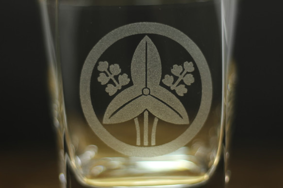 Maru ni tachizawa 紋章 [10 大家族紋章] 威士忌酒杯 第7張的照片