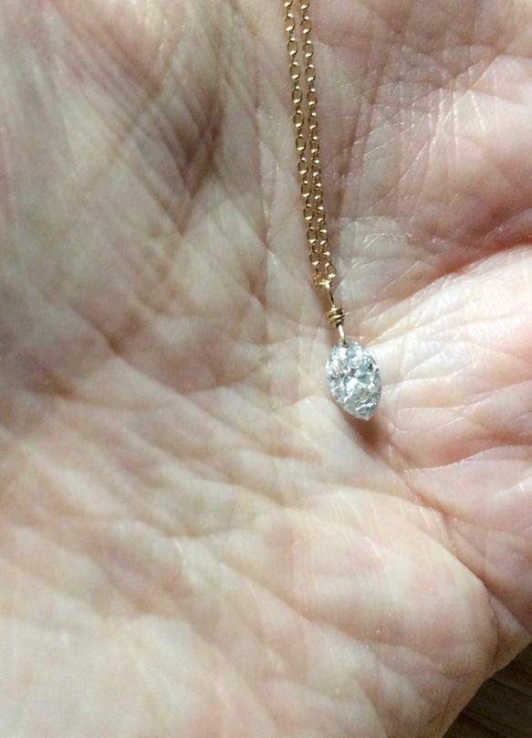ちょっと大人のマーキスダイヤの一粒ネックレス 0.352ct  K18 4枚目の画像