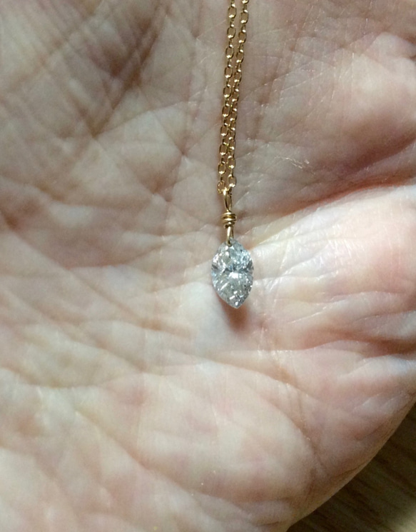 ちょっと大人のマーキスダイヤの一粒ネックレス 0.352ct  K18 5枚目の画像