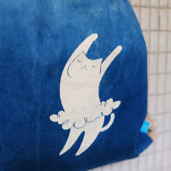 海袋-中性束口背包 / 植物染 - 跳舞貓 第3張的照片