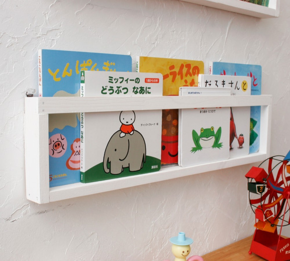 魅力の 壁掛け絵本収納【マガジンラック】約63cm 本棚・絵本棚 本棚・絵本棚・マガジンラック