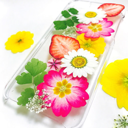 いちごの花々押し花スマホケース 2枚目の画像