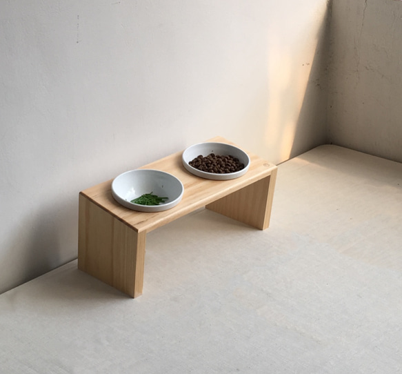 "斜面" 實木寵物餐桌 "雙口"碗架 附瓷碗 防水 第4張的照片