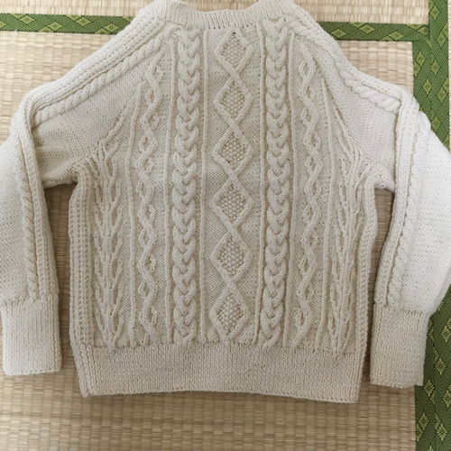 ラグラン袖の手編みサマーセーター