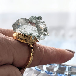 Manihar的Clawlite水晶戒指喜馬拉雅水晶點 第4張的照片