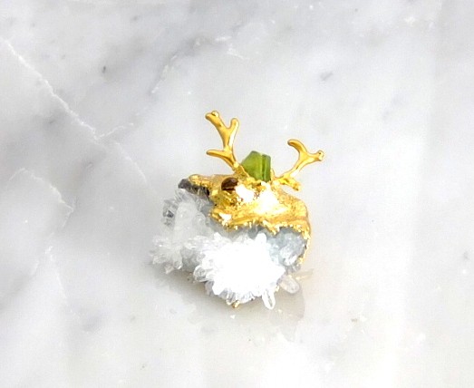 水晶クラスター　アントレのピンブローチ