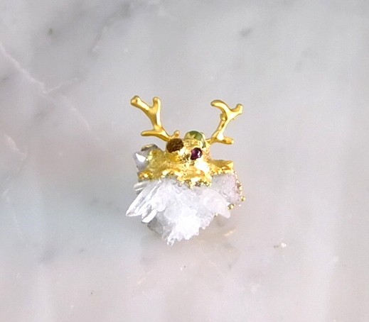 水晶クラスター　アントレのピンブローチ
