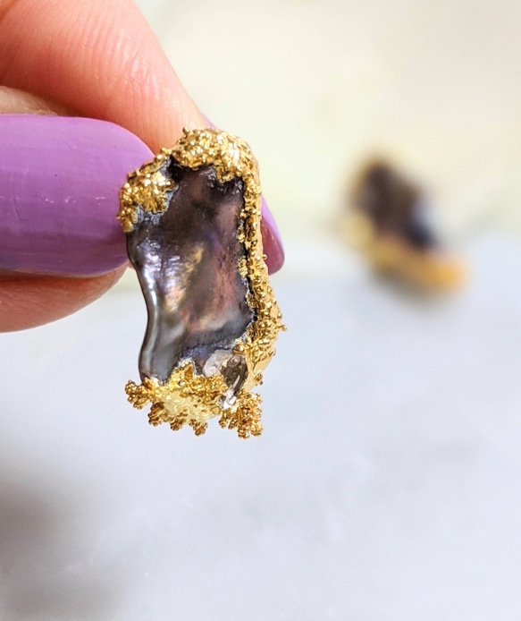 黑色淡水珍珠和Herkimer鑽石花瓣珍珠耳環 第5張的照片