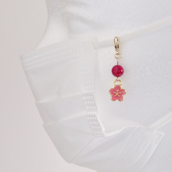 ❀華麗な花❀ 桜とピンクタイガーアイのマスクチャーム（ピンク） 2枚目の画像