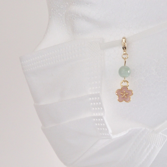 ❀華麗な花❀ 桜と翡翠のマスクチャーム（ライトピンク） 2枚目の画像