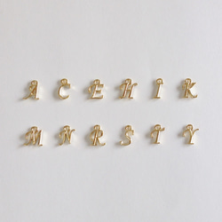 【3月の誕生石】 海の精の宝物 アクアマリンと選べるイニシャルチャームのハート型ネックレス（天然石/ゴールドカラー） 2枚目の画像