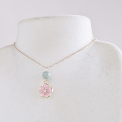 ❀日本の国花❀ 桜と翡翠のネックレス（天然石/ライトゴールド） 2枚目の画像