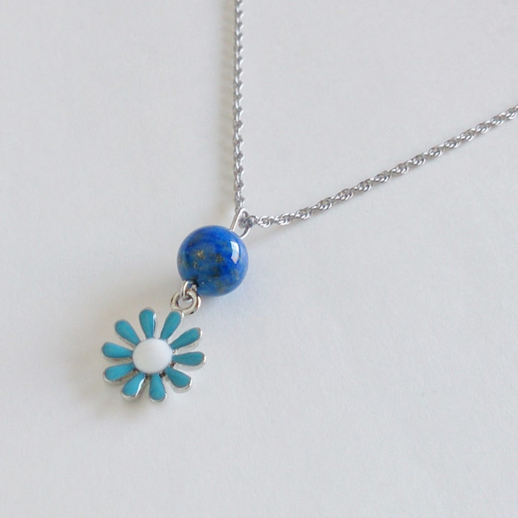 ❂太陽の花❂ ひまわりとラピスラズリのサマーネックレス（ブルー） 3枚目の画像