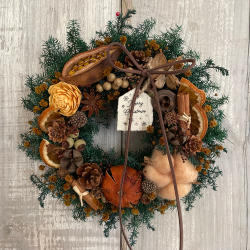 木の実がいっぱいクリスマスリース(直径約19cm)プリザーブド