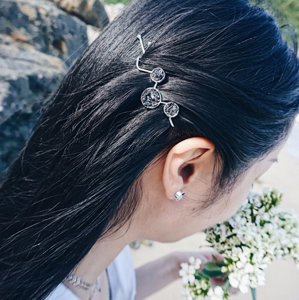 Crushed Hematite Planet Hair clip 第5張的照片