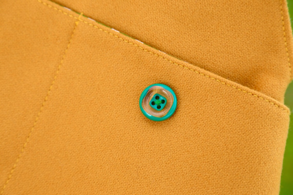ポップな持ち手の手提げ鞄      緑の水玉とカラシ色 4枚目の画像