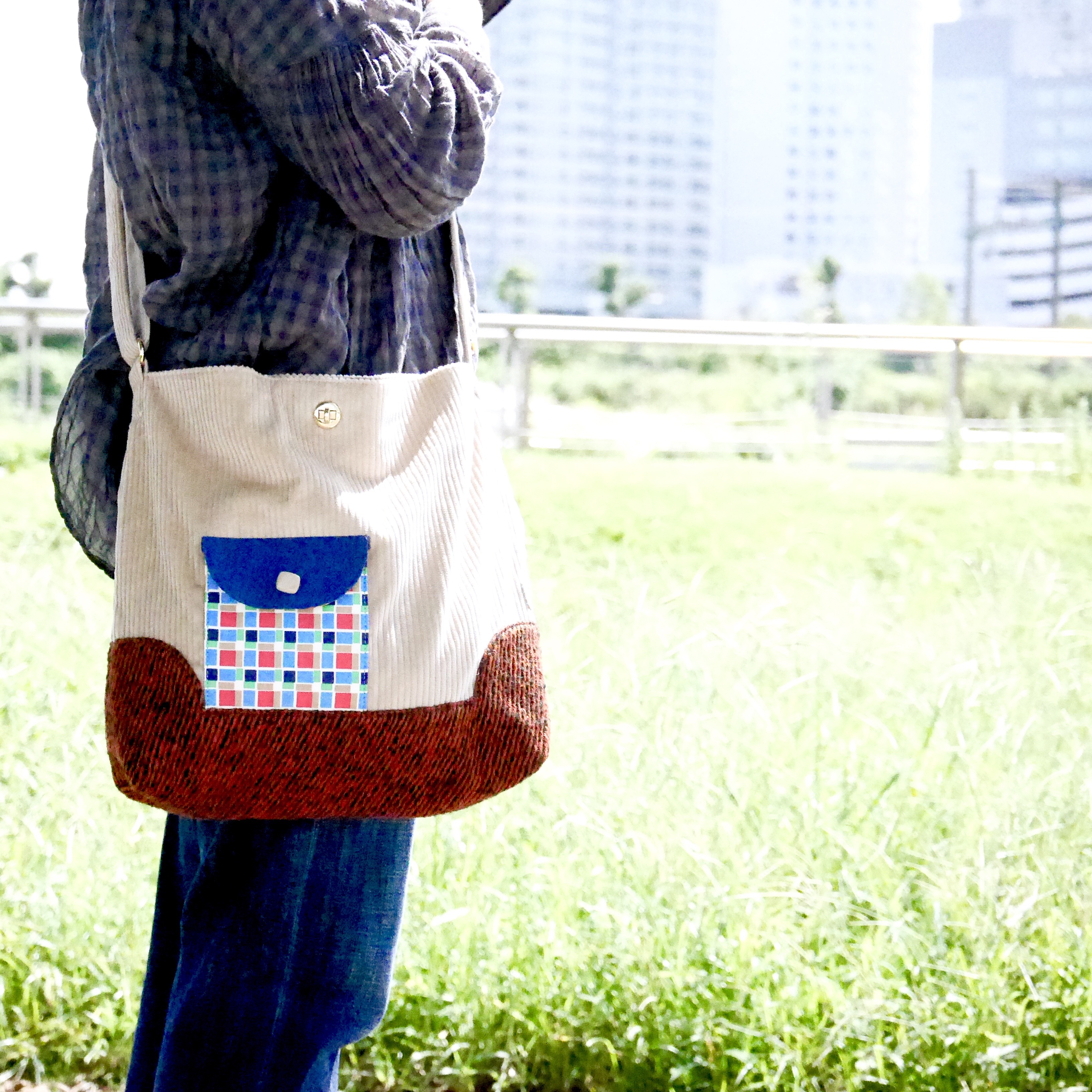 コーデュロイのアンティークなポシェット  ベージュ