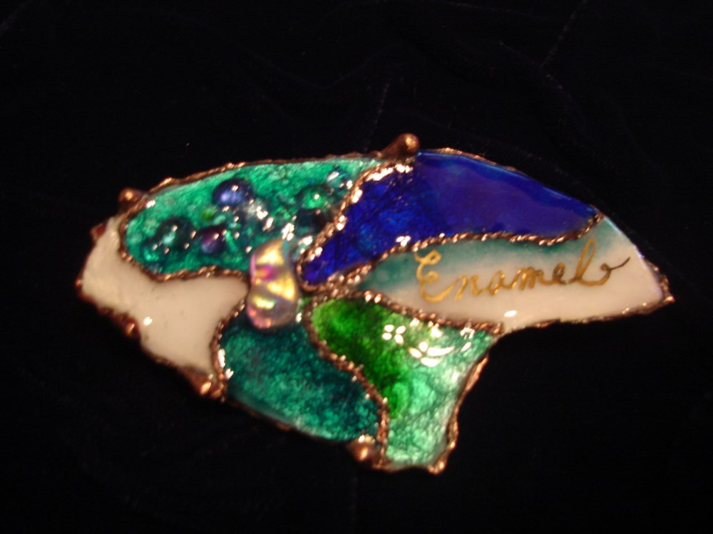 溶断銅板に銀箔張り、撚り銅線でオリジナル七宝ブローチ