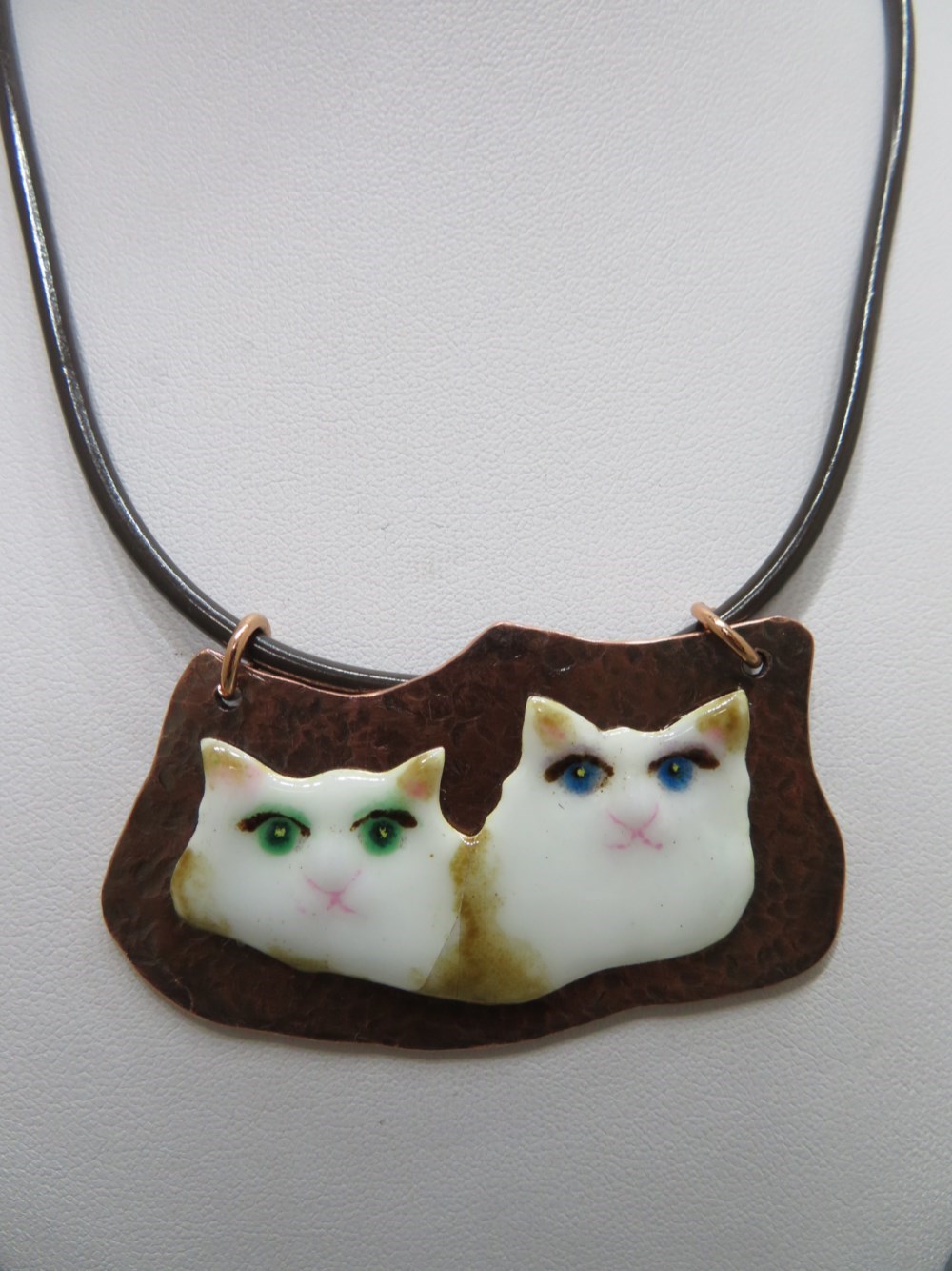 七宝・銀粘土・ガラス・銀板銅板・彫金彫刻・レジン等のコラボ作品でアクセサリーから手工芸品迄指導＆販売