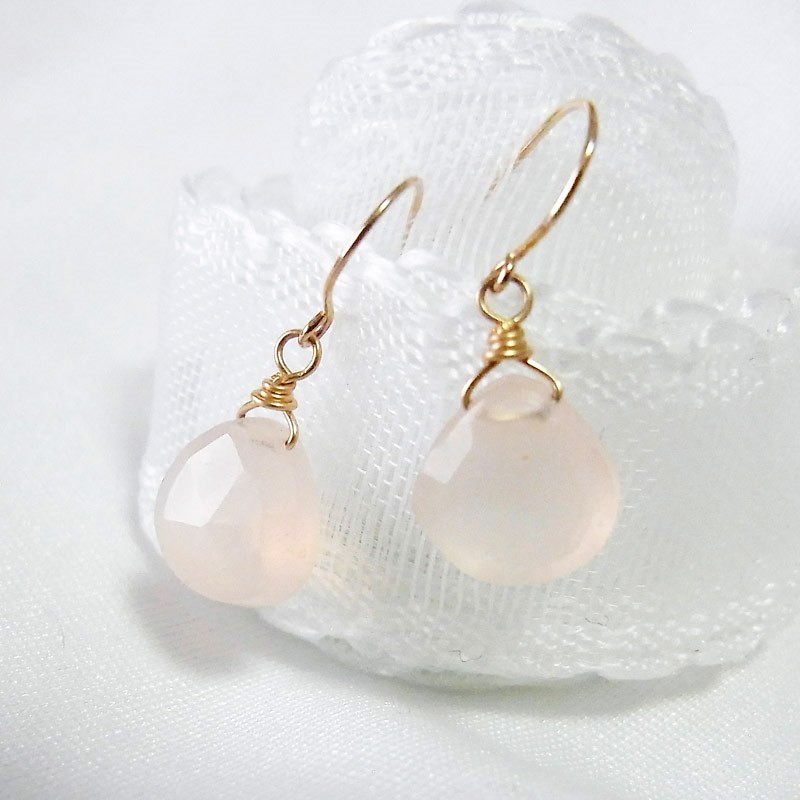 K18 ピンクカルセドニーピアス