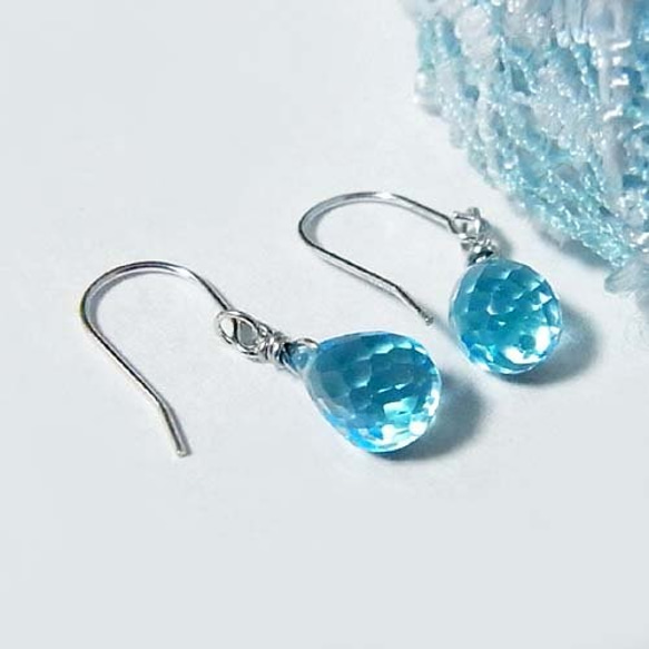 K18 ホワイトゴールド スイスブルートパーズ ピアス ピアス（フック