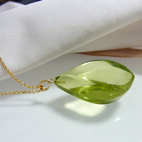 K18 グリーンアンバー　ネックレス　琥珀 18金 グリーンアンバー(琥珀) ネックレス トップ | iichi 日々の