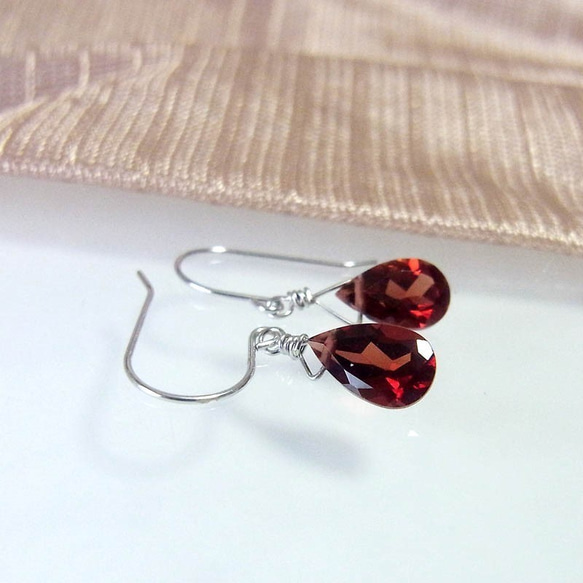 ピアス　K18WG ガーネット K18WG ガーネット ピアス