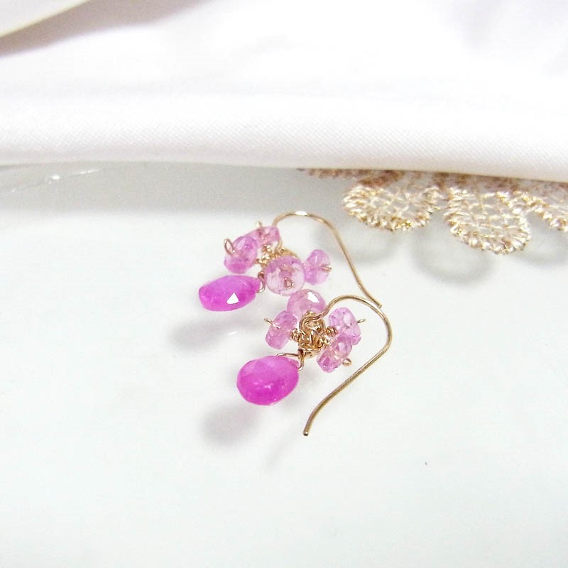 K18 小さな ピンクサファイア ピアス
