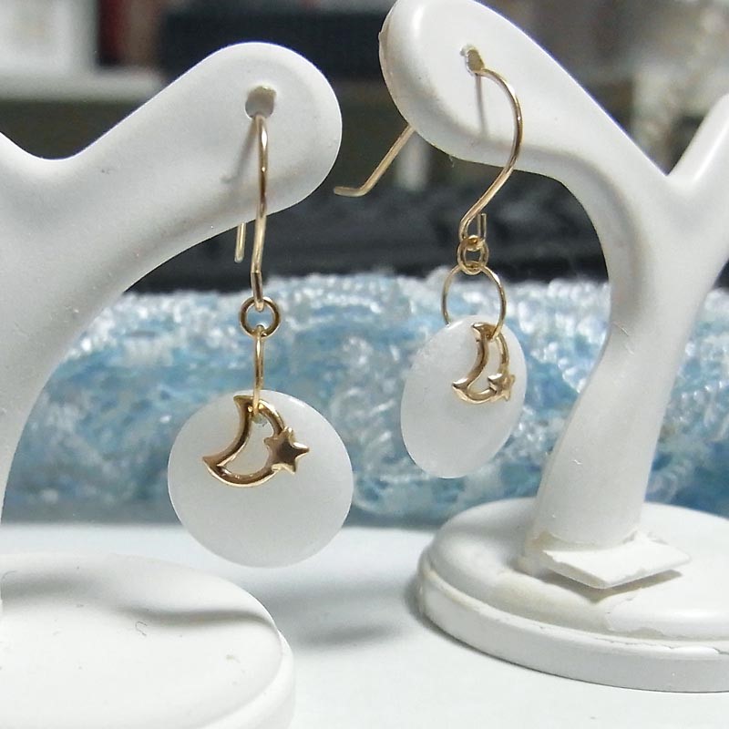 K18　星のチャームがポイント！ クォーツァイト ピアス