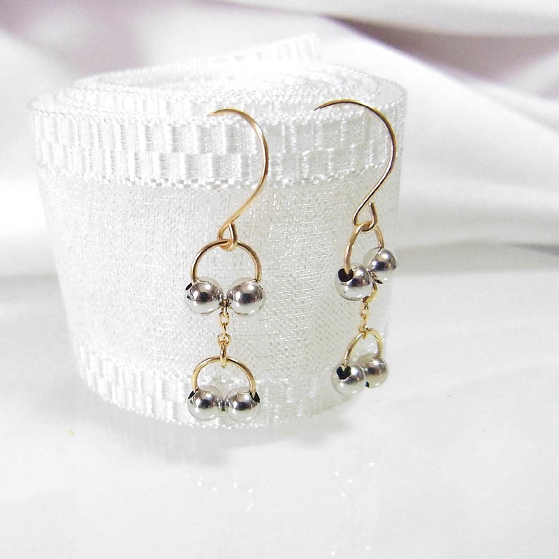 K18 まぁーるい ホワイトゴールド ボール ピアス 9,600円