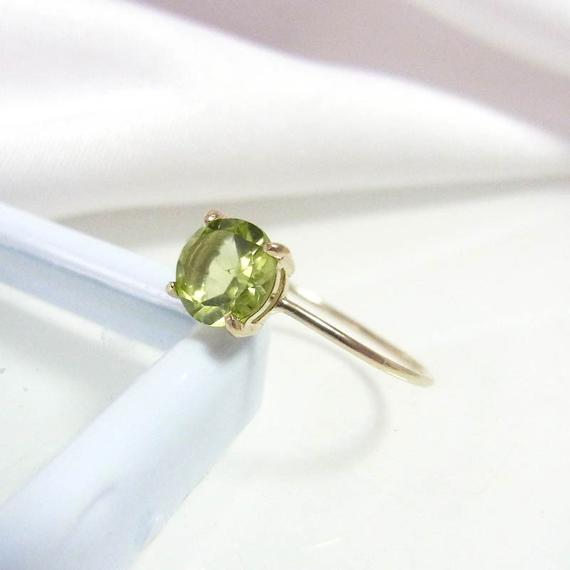 K10　6mm ペリドット リング
