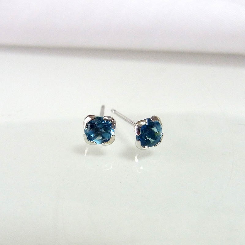 K10WG ロンドンブルートパーズ シンプル ピアス