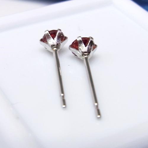 Pt900 小さな小さな 3mmガーネット プラチナ ピアス ピアス（スタッド