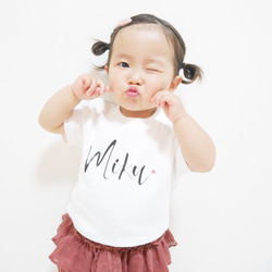 【お名前入り】小さいハートTシャツ 2枚目の画像