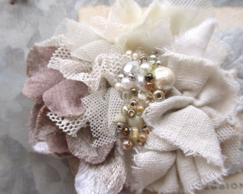 アートフラワーと裂き布の小さなコサージュ コサージュ little summer