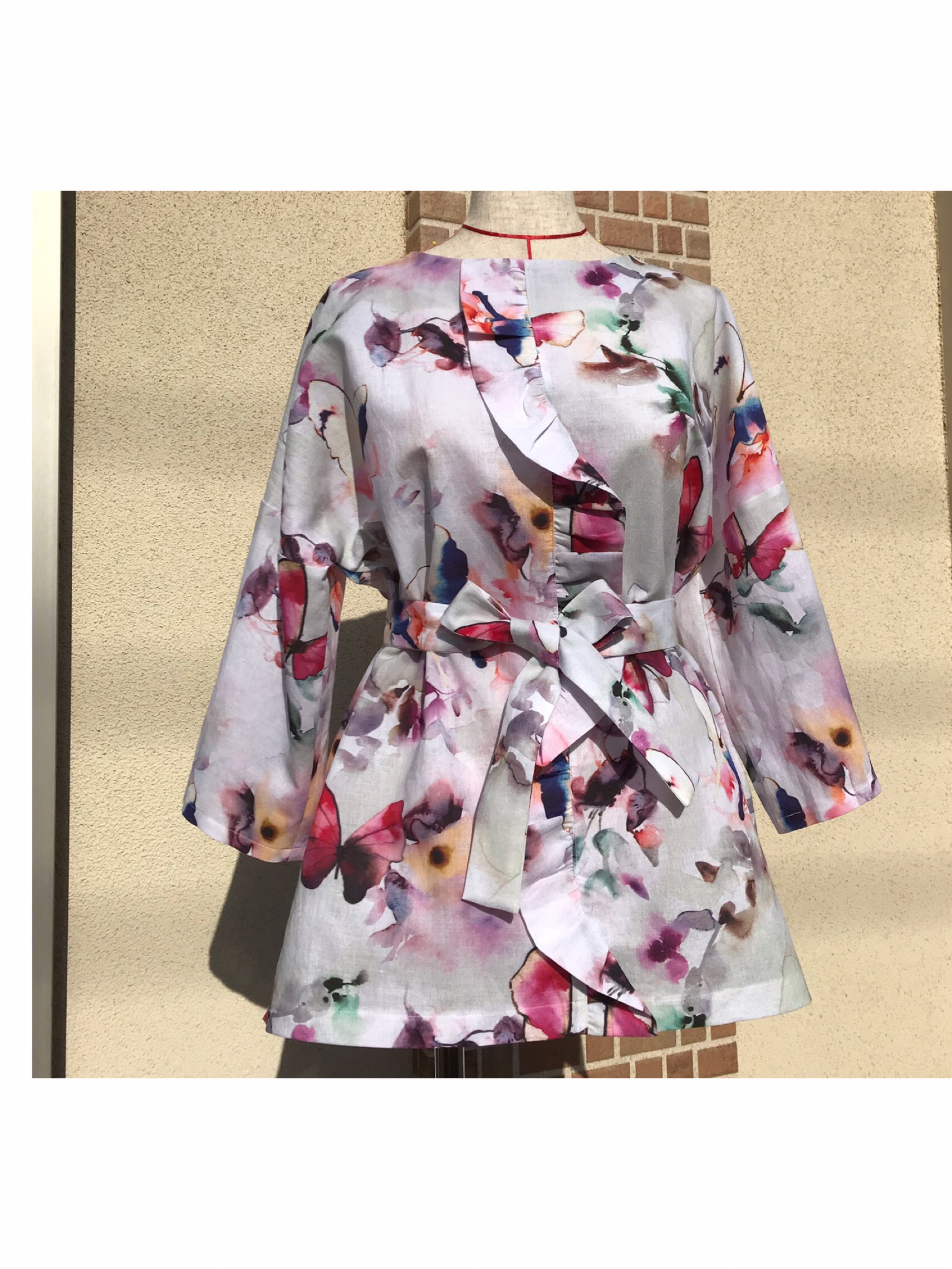 [送料無料]11号・蝶と花の水彩画の様なブラウス