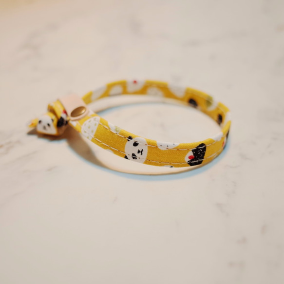 貓 項圈 黃色 御飯糰 壽司 日本純棉+植鞣皮 貓咪 雙面設計 不規則 牽繩 吊牌 第2張的照片