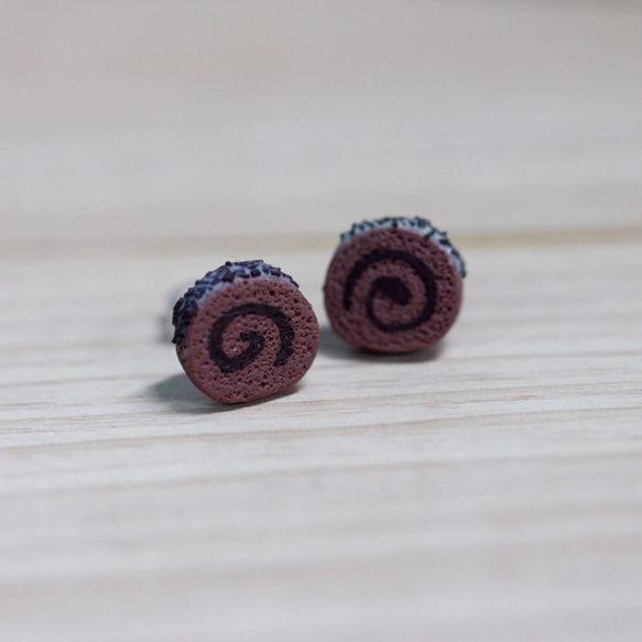 袖珍蛋糕卷耳環 Miniature Sweet Roll Cake Earring 第2張的照片