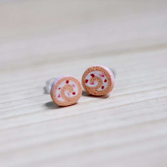 袖珍蛋糕卷耳環 Miniature Sweet Roll Cake Earring 第3張的照片