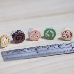 袖珍蛋糕卷耳環 套組 Miniature Sweet Roll Cake Earring Set 第2張的照片