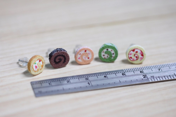 袖珍蛋糕卷耳環 套組 Miniature Sweet Roll Cake Earring Set 第2張的照片