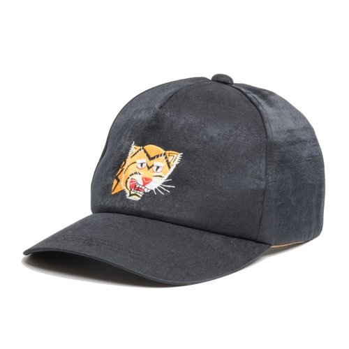 虎の刺しゅうが目を引くベトジャン風キャップ ブラック 17AWS
