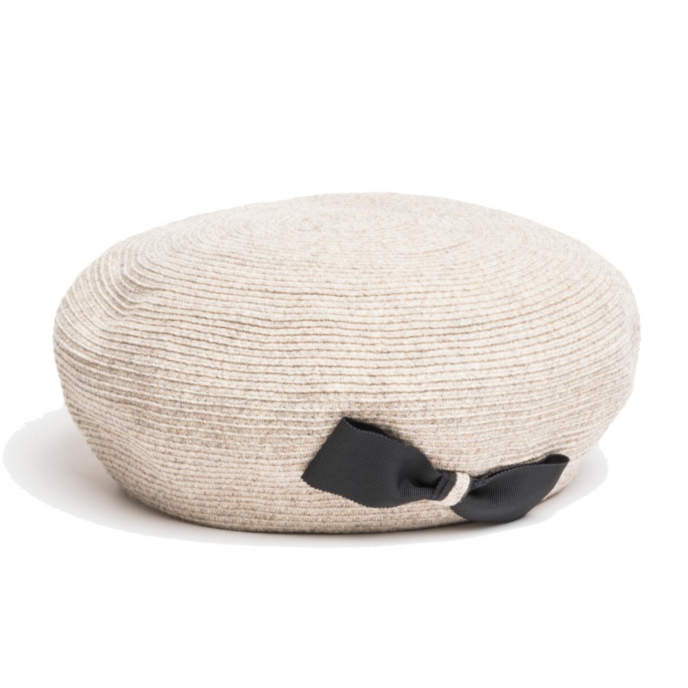 「地味にスゴイ！校閲ガール・河野悦子」で石原さとみさんも着用。の冬バージョンベレー帽 ライトグレー 17AWN-004