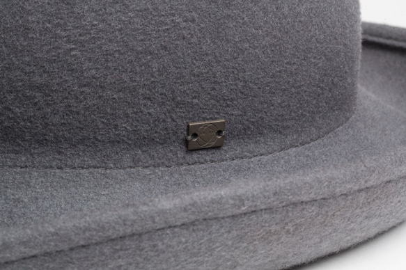 長款羊毛材質不對稱軟呢帽米色 (17AWN-003) 第2張的照片