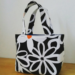 【送料無料！】ミニトートバッグ・北欧風 大きな花柄♡ランチバッグやお散歩バッグに最適！ 2枚目の画像