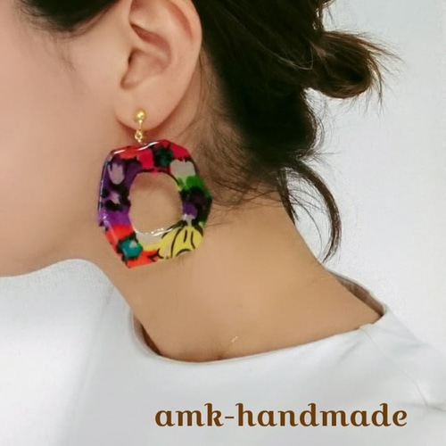 原色カラフル大ぶりイヤリング(ピアス) イヤリング・ノンホールピアス