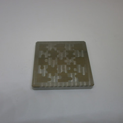 35mm角、25ピースの金属ジグソーパズル（専用皮ケース付き） 2枚目の画像