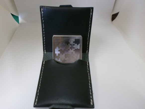 35mm角、25ピースの金属ジグソーパズル（専用皮ケース付き） 4枚目の画像